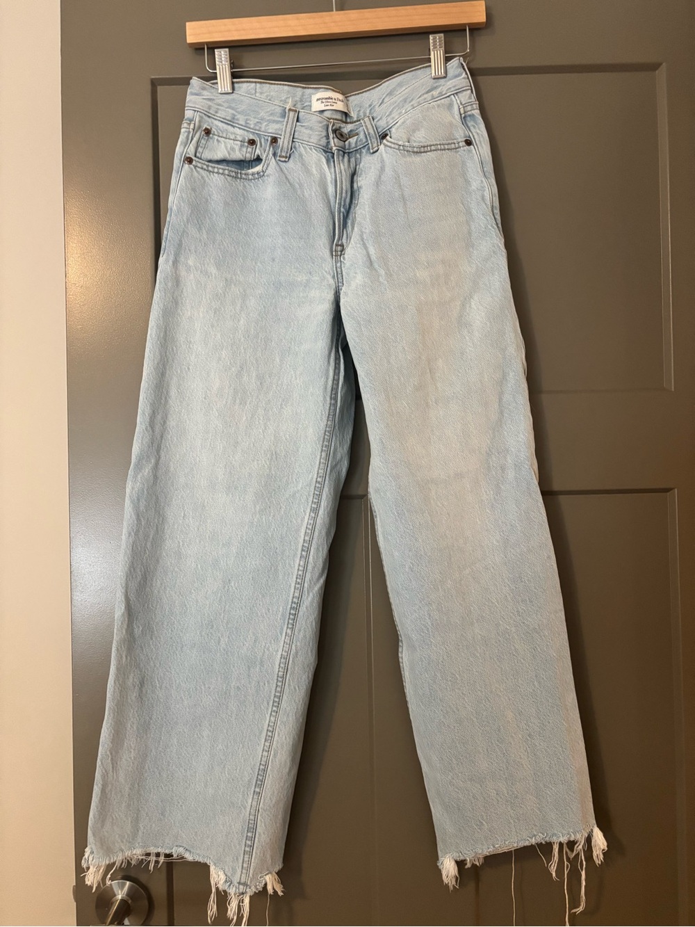 Abercrombie & Fitch Light Wash Blue LR Loose Jeans